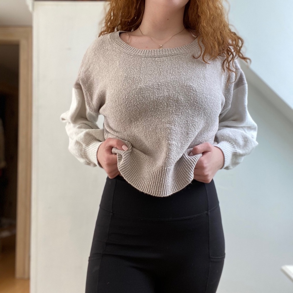 Monochromatic brown and cream sleeves sweater